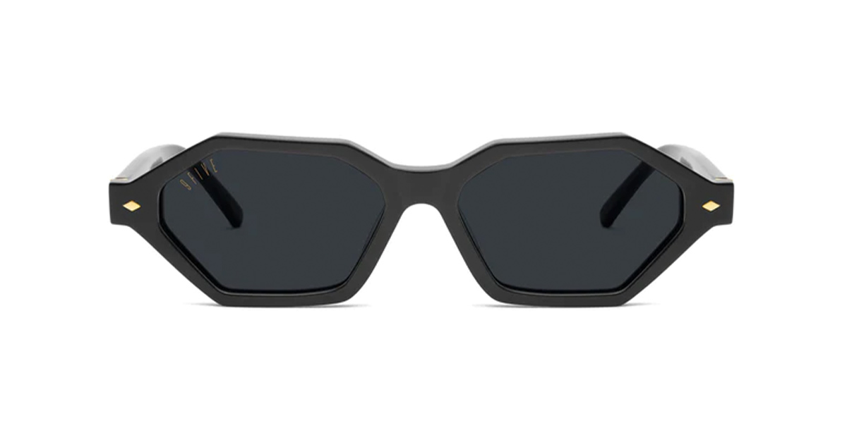 Audio glasses and sunglasses by Aether. Discover a next gen listening experience.